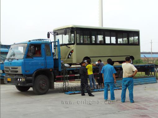 鴻馬電動(dòng)客車裝車 www.bondagefree.com