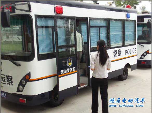 尼日利亞客戶來訪觀看流動警務(wù)室